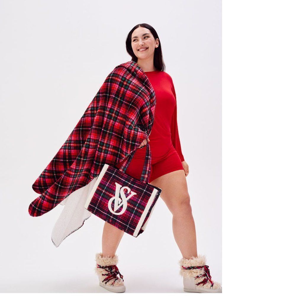 NWT VICTORIA'S SECRET Plaid Tote & Blanket